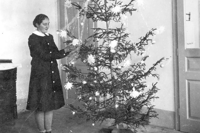 BOŽIĆNO ZELENILO Zašto kitimo božićno drvce i što taj običaj znači