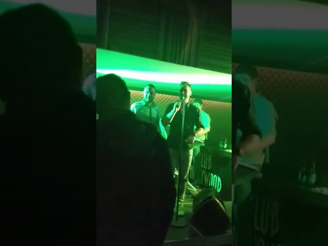 VIDEO Romantične zaruke u prepunom koprivničkom klubu: Mario se popeo na pozornicu i kleknuo pred svoju Kristinu