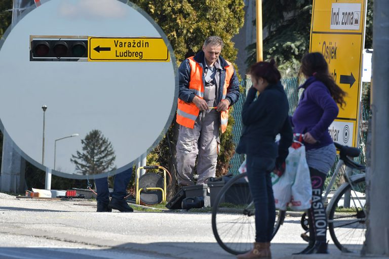 FOTO Oprez vozači, u kvaru su semafori na raskrižju Varaždinske i Zagrebačke