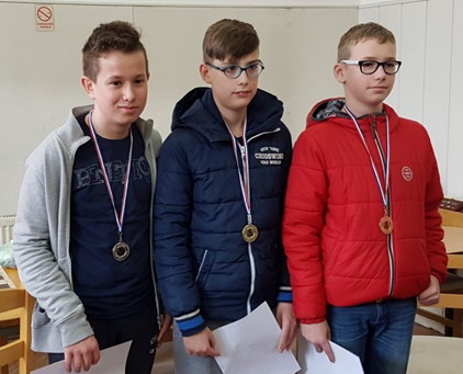 Mladi šahist Emanuel Bunić prvi na Županijskom kadetskom prvenstvu u Starigradu